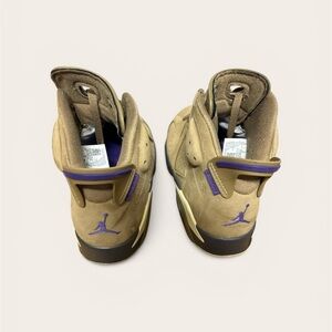 Jordan Men's Tan with Purple Accent Athletic Shoes